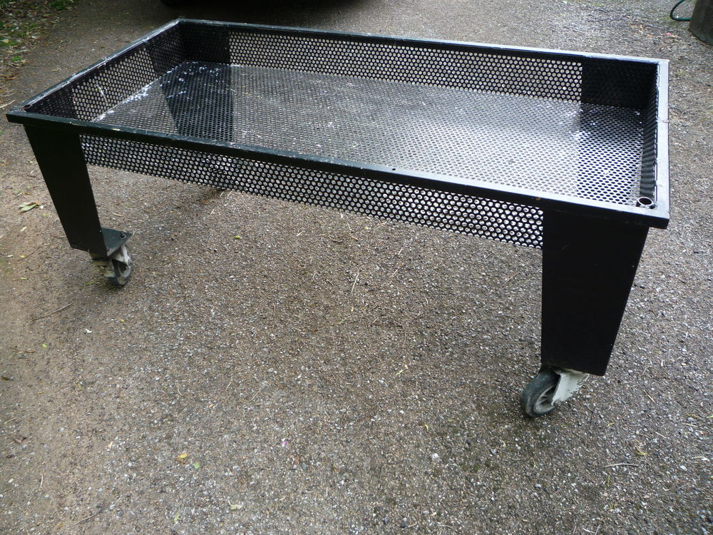 Table roulante fer esprit Mategot /bac � fleur/l�gume 385 Castres (81)