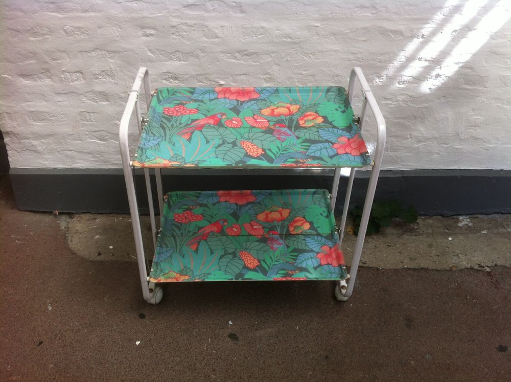 table roulante vintage  perroquets  
25 Saint-Omer (62)