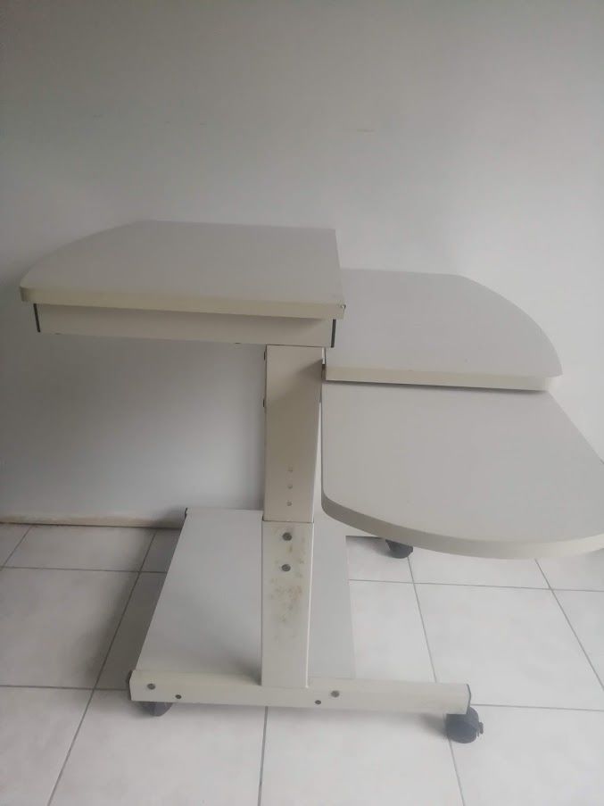 table  � roulettes pour utilisation informatique 20 Hem (59)