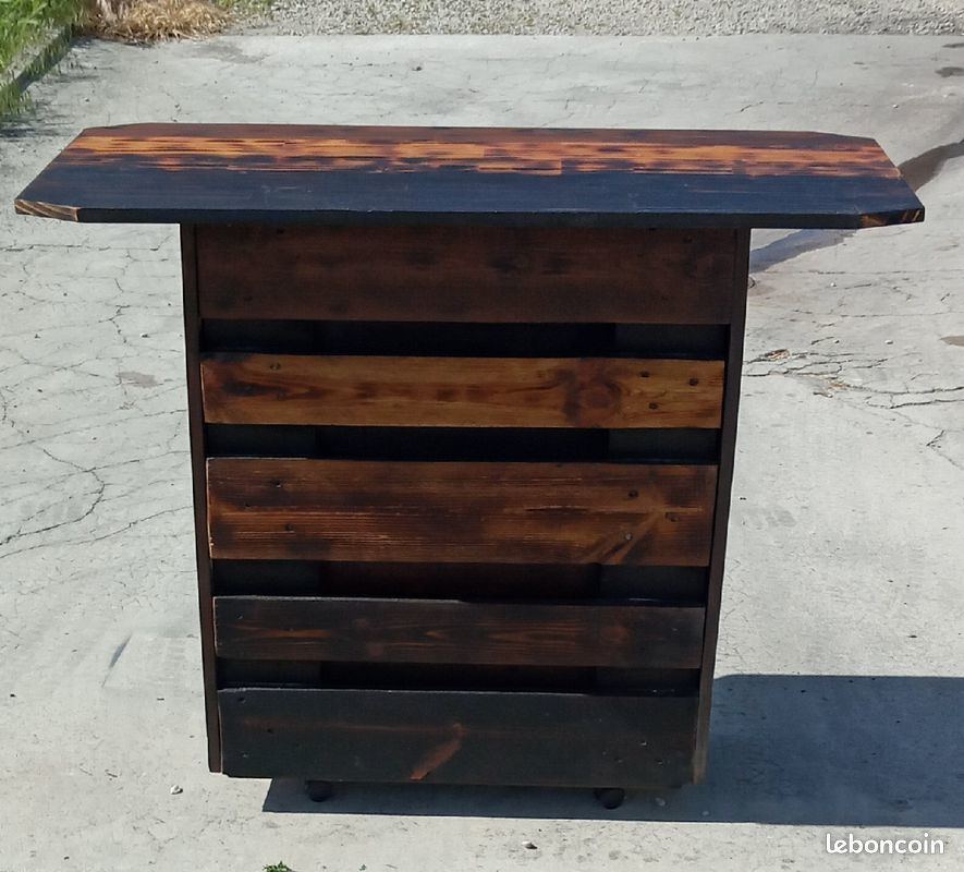 TABLE BAR SUR ROULETTES . 0 �pernay (51)