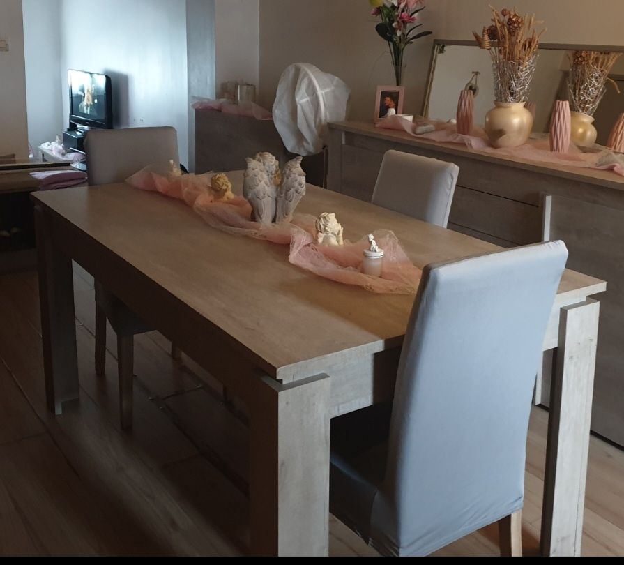 table de salle � mang� plus 3 chaise � donner 45 Tourcoing (59)