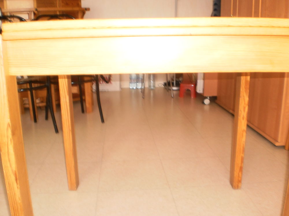 TABLE SALLE A MANGER 
50 Le Pr�-Saint-Gervais (93)