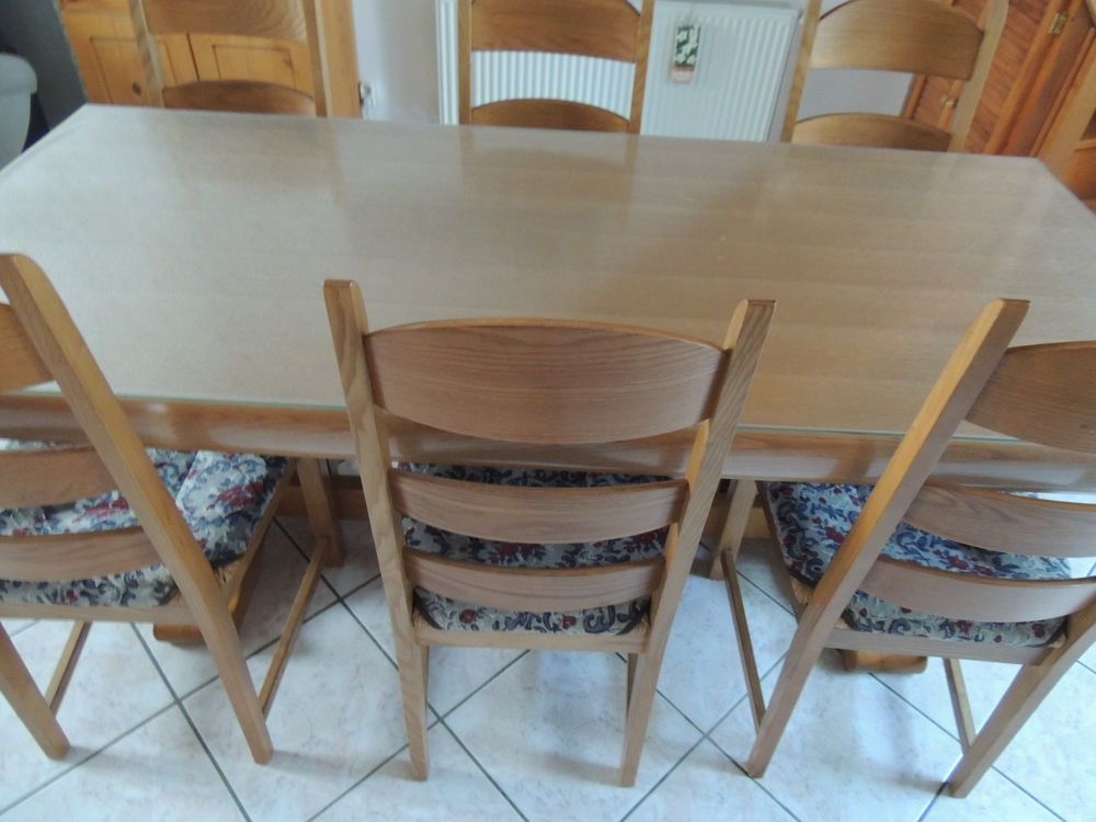  table salle � manger avec 6 chaises 150 Calais (62)