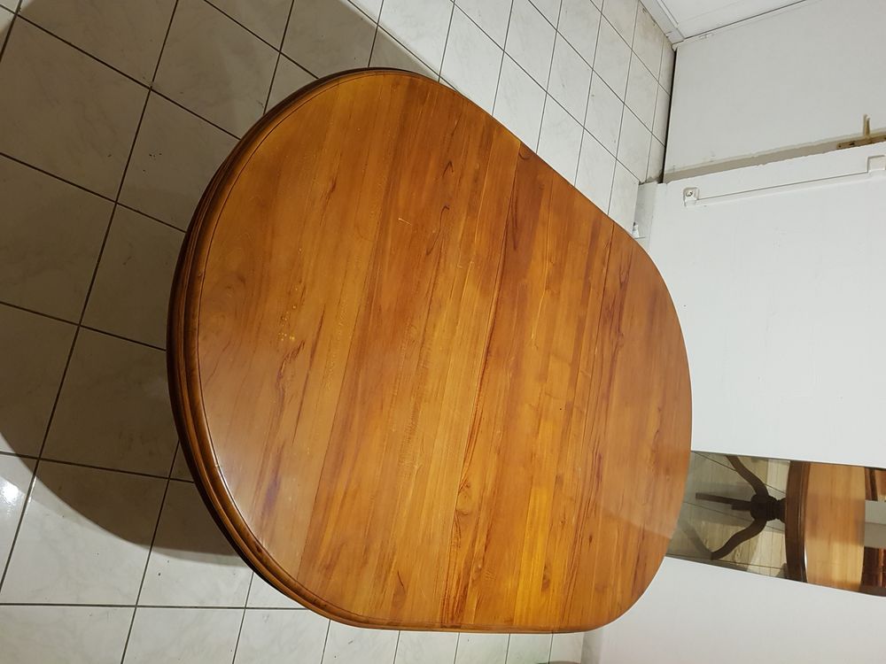 Table de salle � manger 690 La Possession (97)