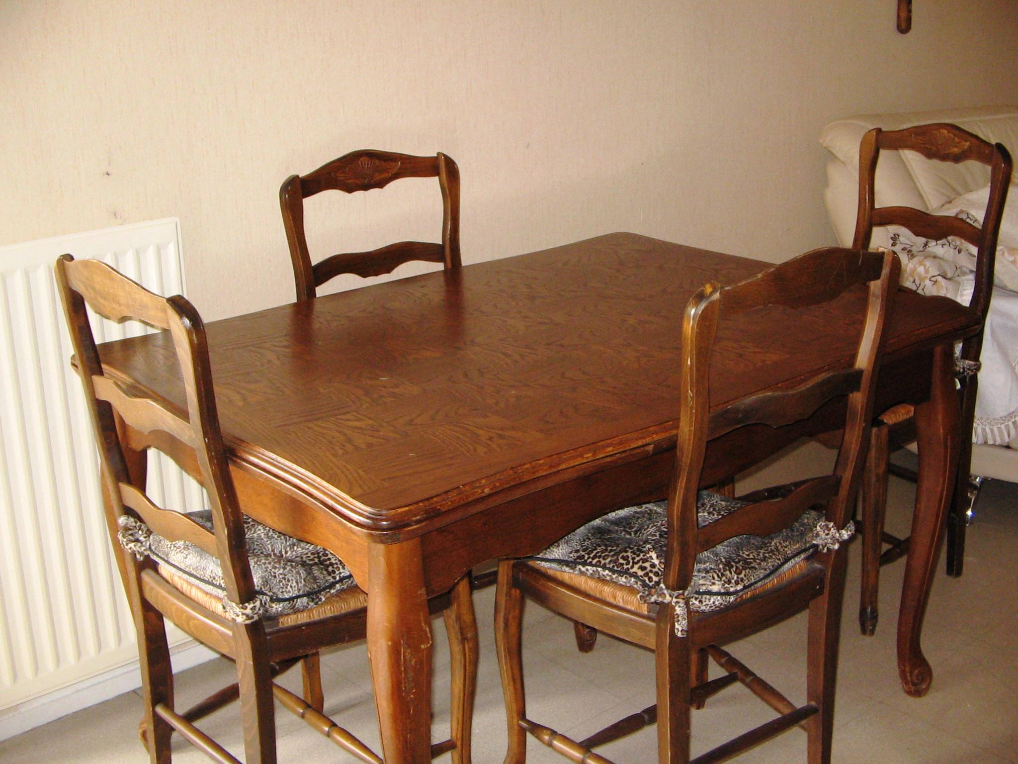 Table de salle � manger et 4 chaises 500 Clermont-Ferrand (63)