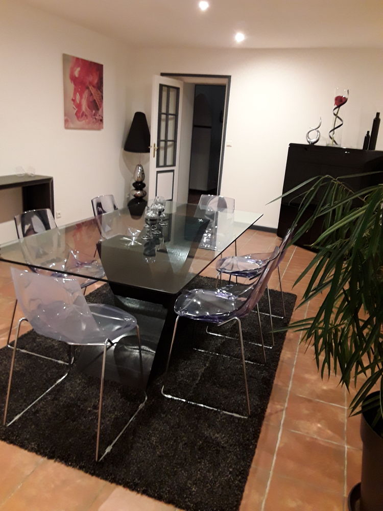 Table  salle � manger 
400 Saint-Jean-de-Marsacq (40)