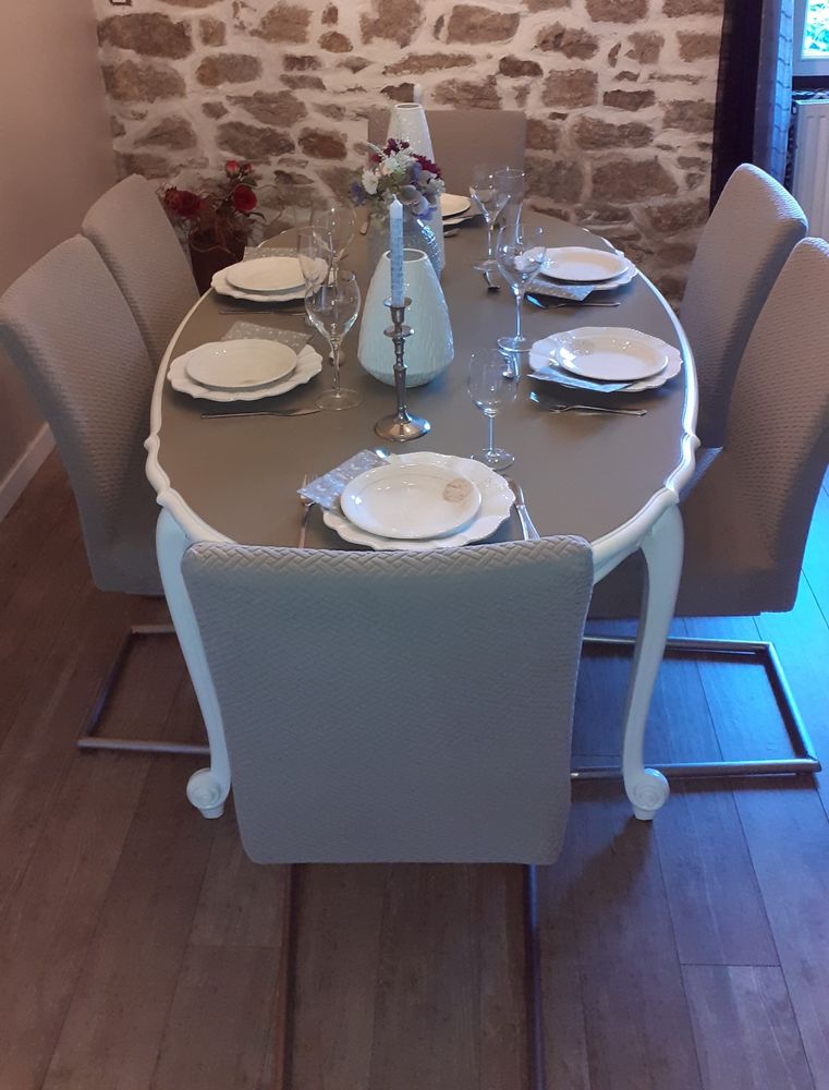 table de salle � manger relook�e sans les chaises 130 Auray (56)