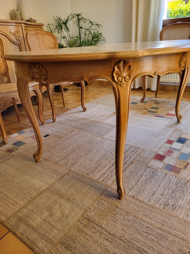 Table de salle � manger ronde avec rallonges &  6 chaises 500 Seynod (74)