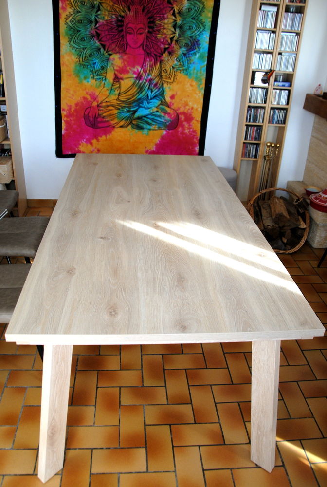 Table de salle à manger couleur chêne clair 300 Le Creusot (71)