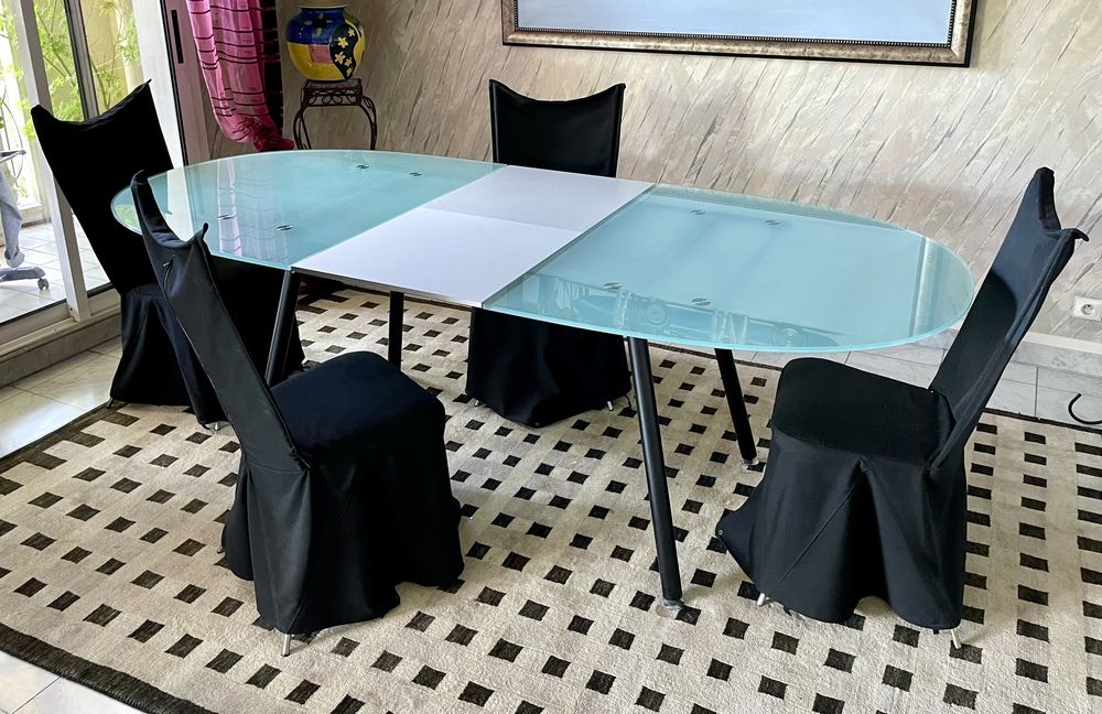 table de salle � manger + 4 chaises 200 Fontenay-sous-Bois (94)