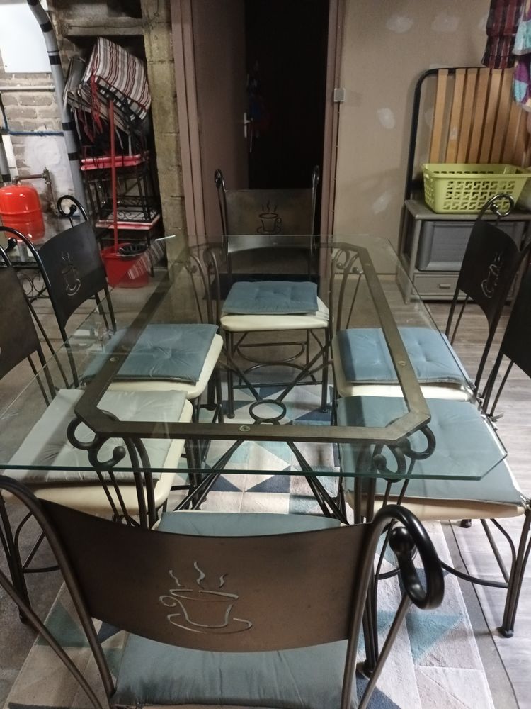 Table salle � manger + 6 chaises fer 150 Belleville-sur-Meuse (55)