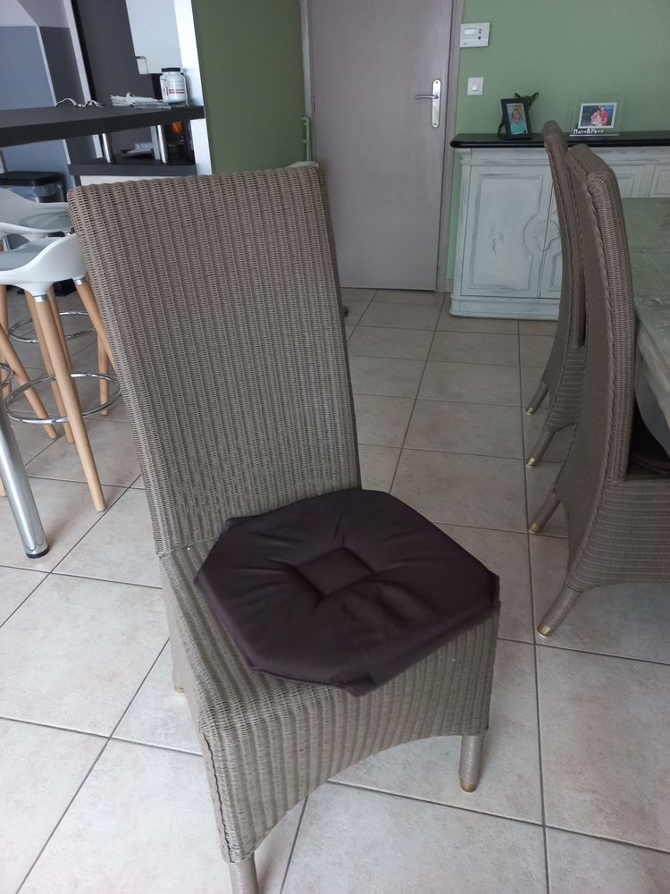 Table de salle � manger 8places avec 6 chaises 0 Hallennes-lez-Haubourdin (59)