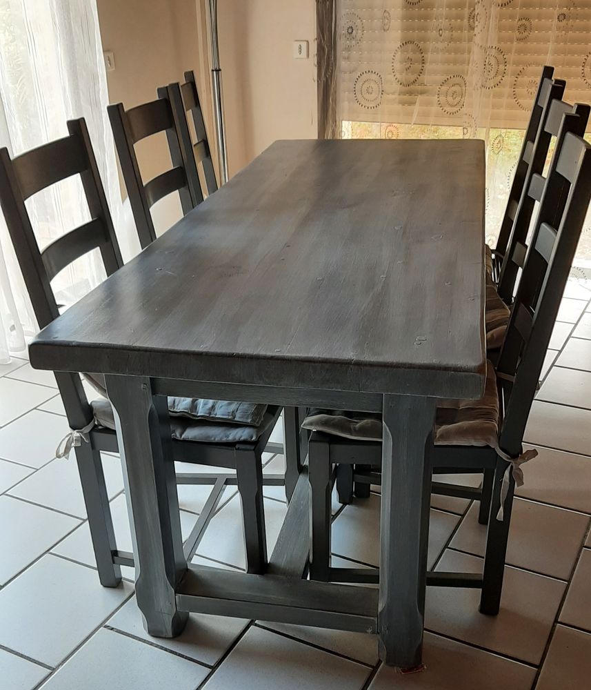 table salle � manger avec 6 chaises. 400 N�rac (47)