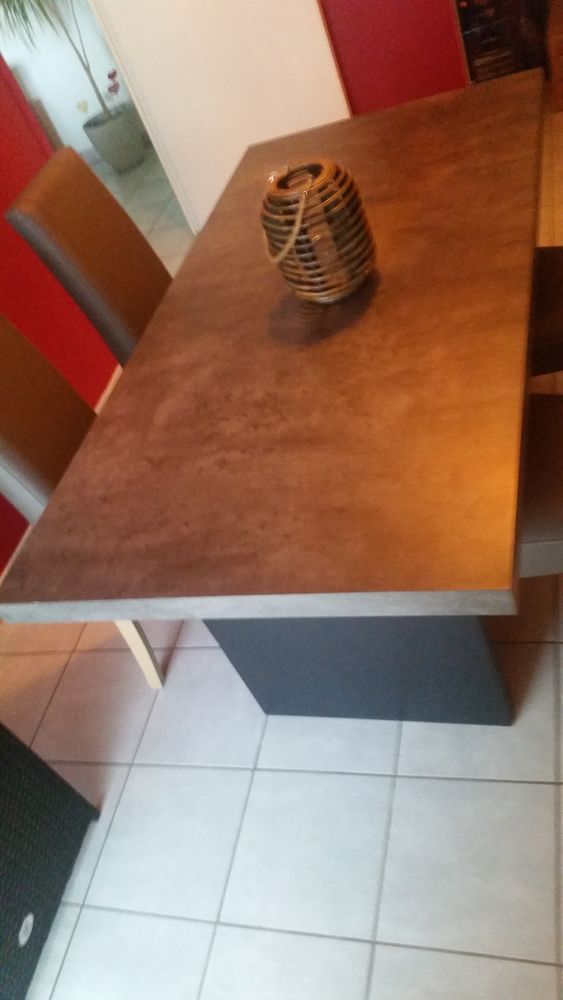 Table de salle � manger imitation b�ton plus 4 chaises 150 Balbigny (42)