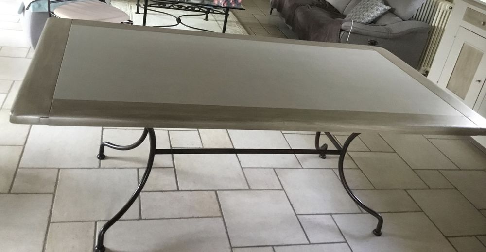 Table de salle � manger en ch�ne 
Pieds en fer forg� 
180 Jou�-en-Charnie (72)