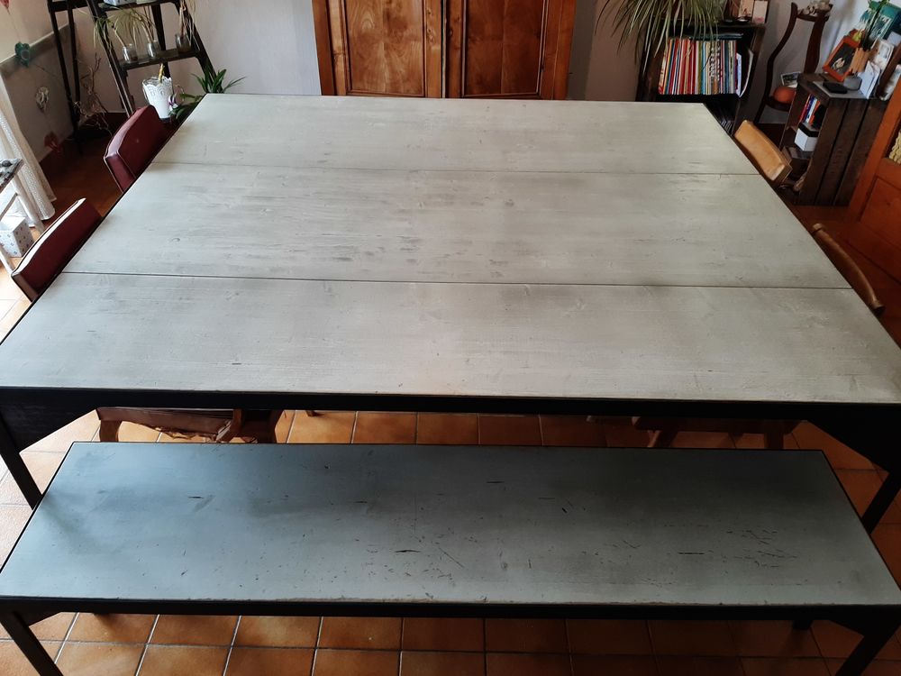 Table salle � manger et bancs 950 Ploufragan (22)