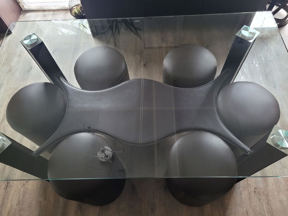 Table salle � manger+ 6 poufs 130 Lons (64)