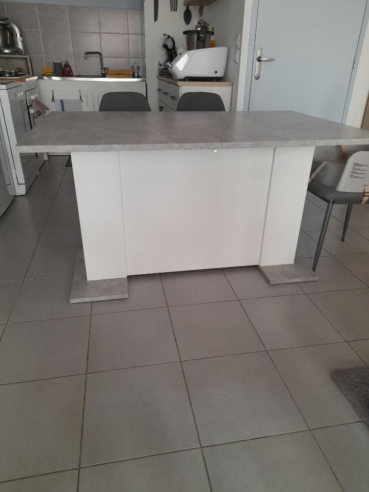 Table salle � manger 100 Mont�lier (26)