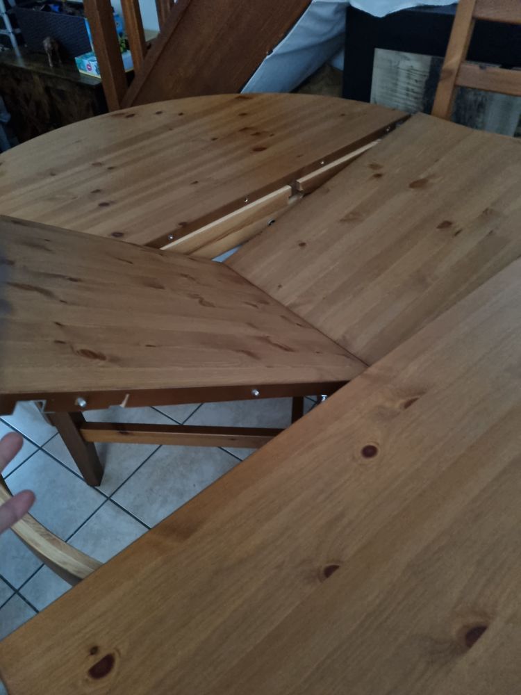 Table de salle � manger et 4 chaises 300 Saint-Andr�-de-Corcy (01)