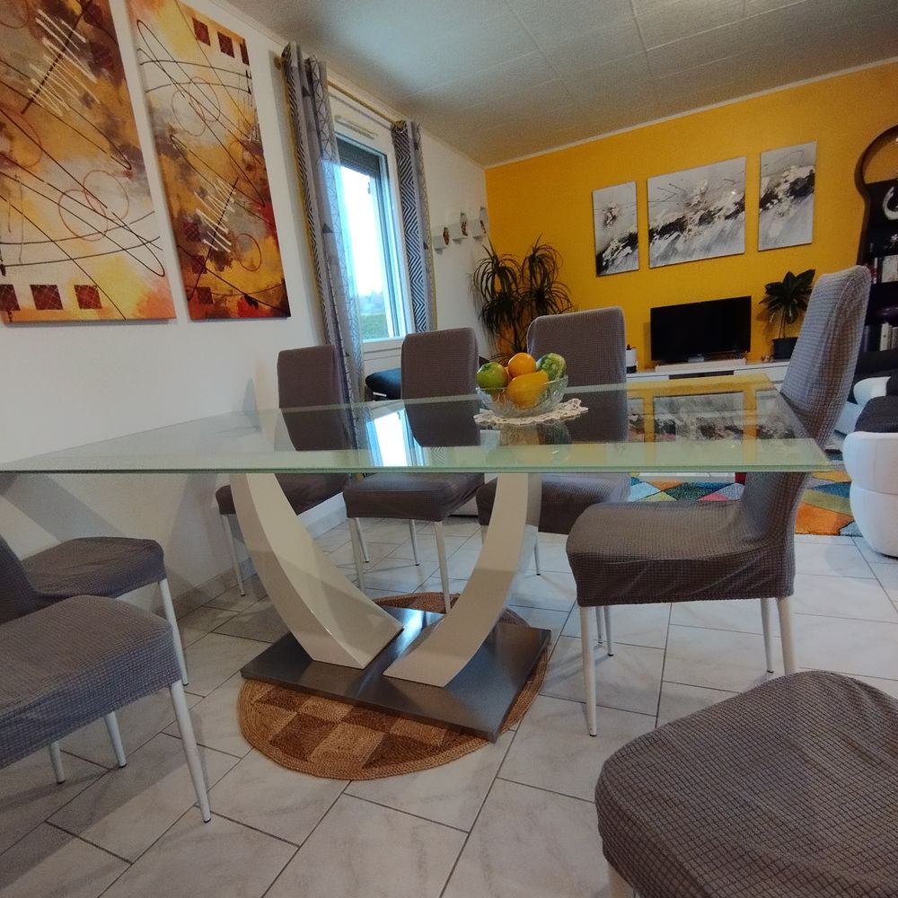 Table salle a manger 230 L�zat-sur-L�ze (09)