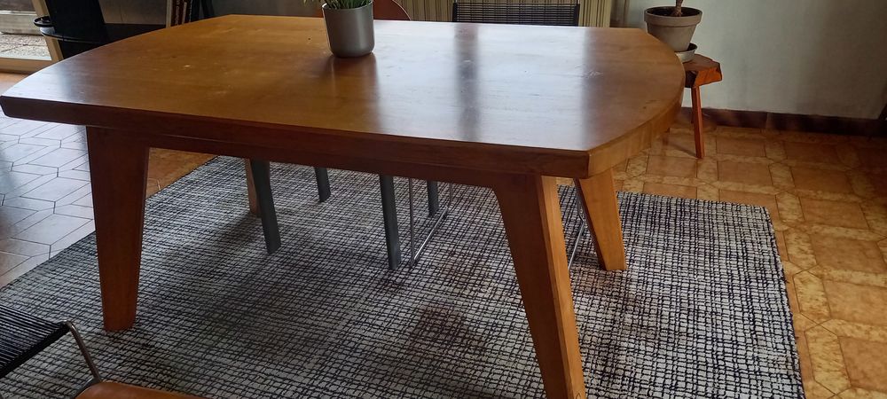 table salle � manger en ch�ne massif 
150 Ch�teauneuf-sur-Loire (45)