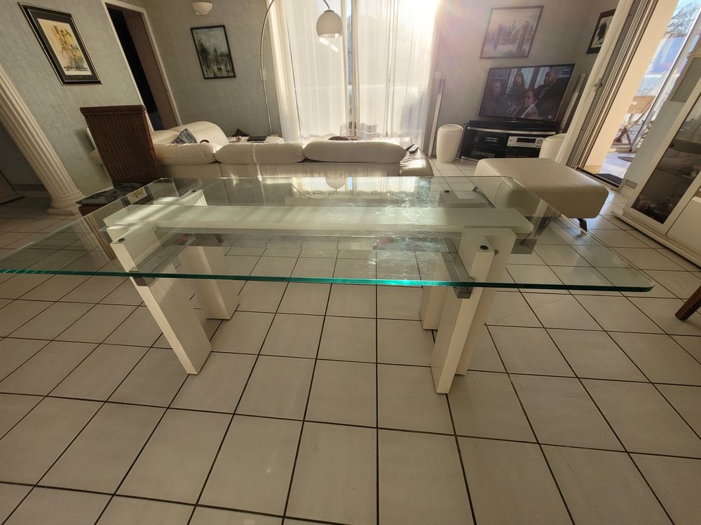 Table salle � manger design verre transparent epais 150 Montady (34)