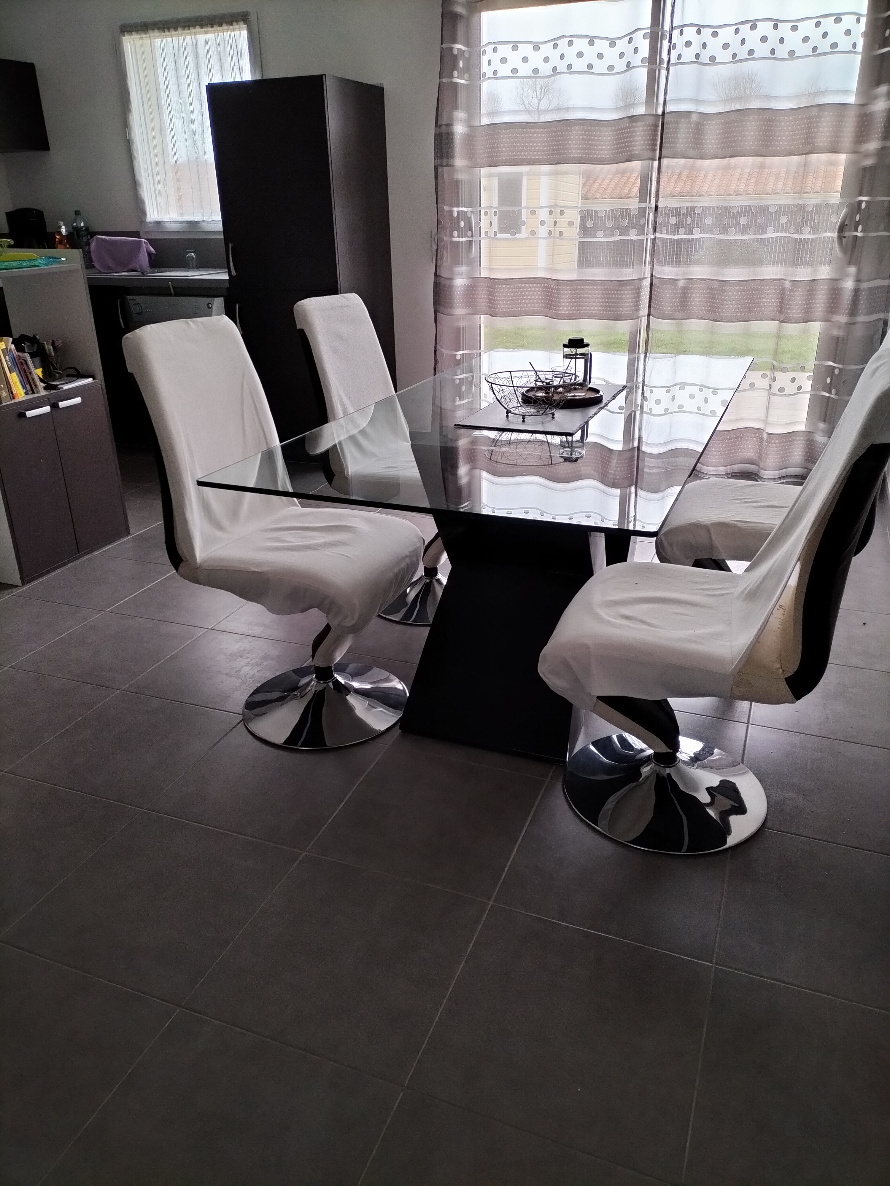 Table salle � manger 50 Aubigny (85)