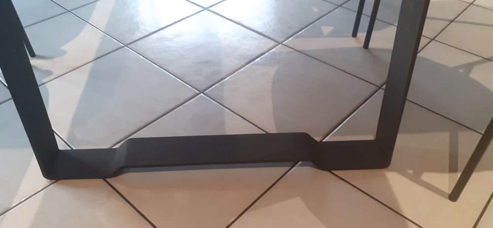 Table salle � manger bois massif 650 Sainte-Florence (85)