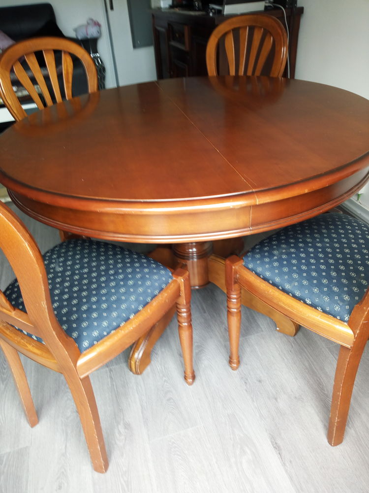 Table salle � manger ronde avec rallonges
230 Torcy (77)