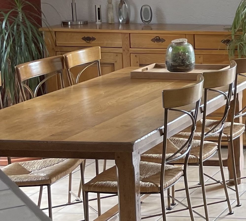 Table salle � manger ch�ne massif et 6 chaises coordonn�es 0 Issoire (63)