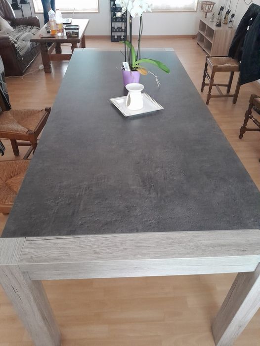 table de salle � manger
100 Avesnes-sur-Helpe (59)