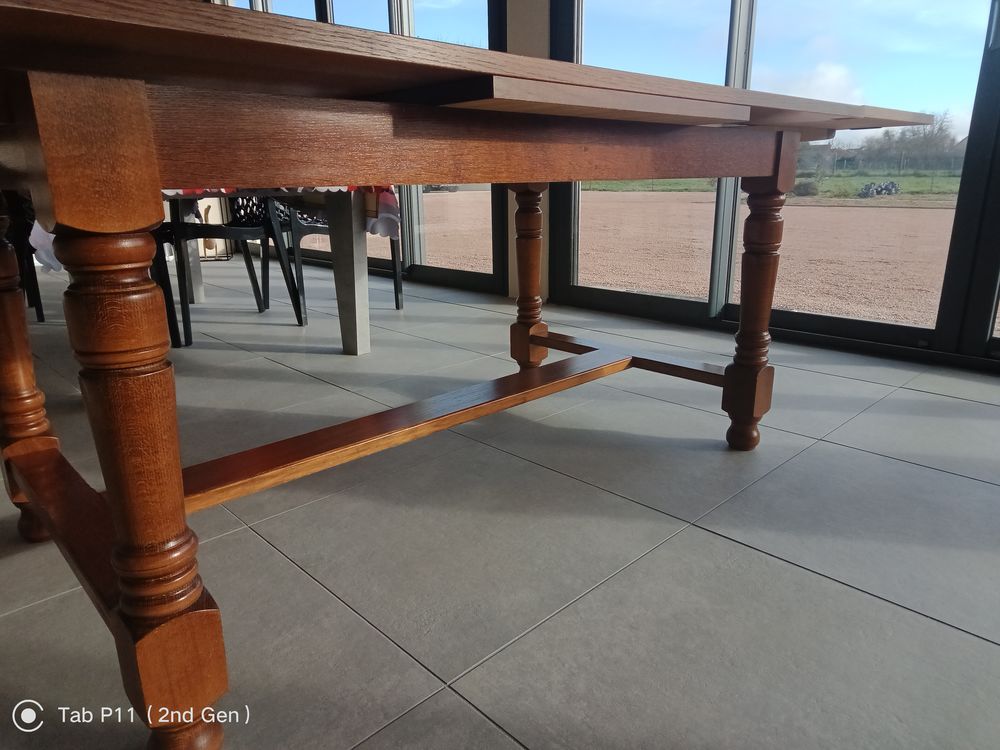 Table Salle � manger 1 Montmarault (03)