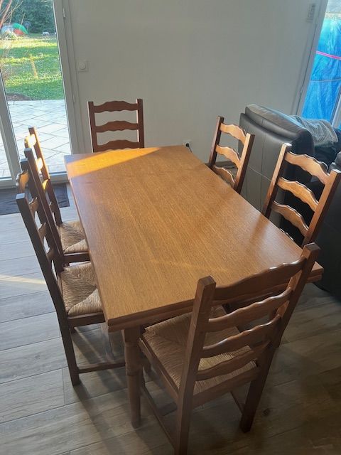 table salle � manger en bois avec 6 chaises 120 Lardy (91)
