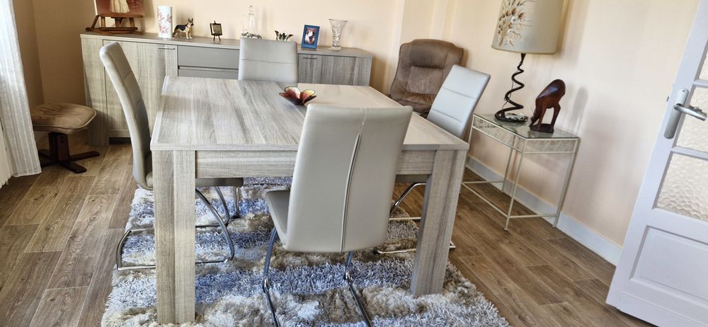 Table salle � manger 1.25 x 1.25  �tat neuf , plus 4 chaises 140 P�rigueux (24)