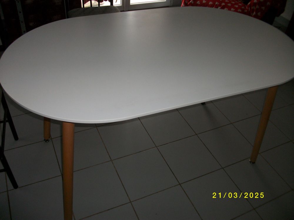 Table de salle a manger type Scandinave 85 Saint-Georges-d'Ol�ron (17)