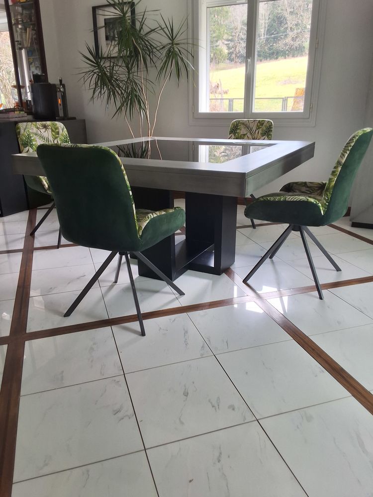 Table salle �  manger
0682465943 600 La Bourboule (63)