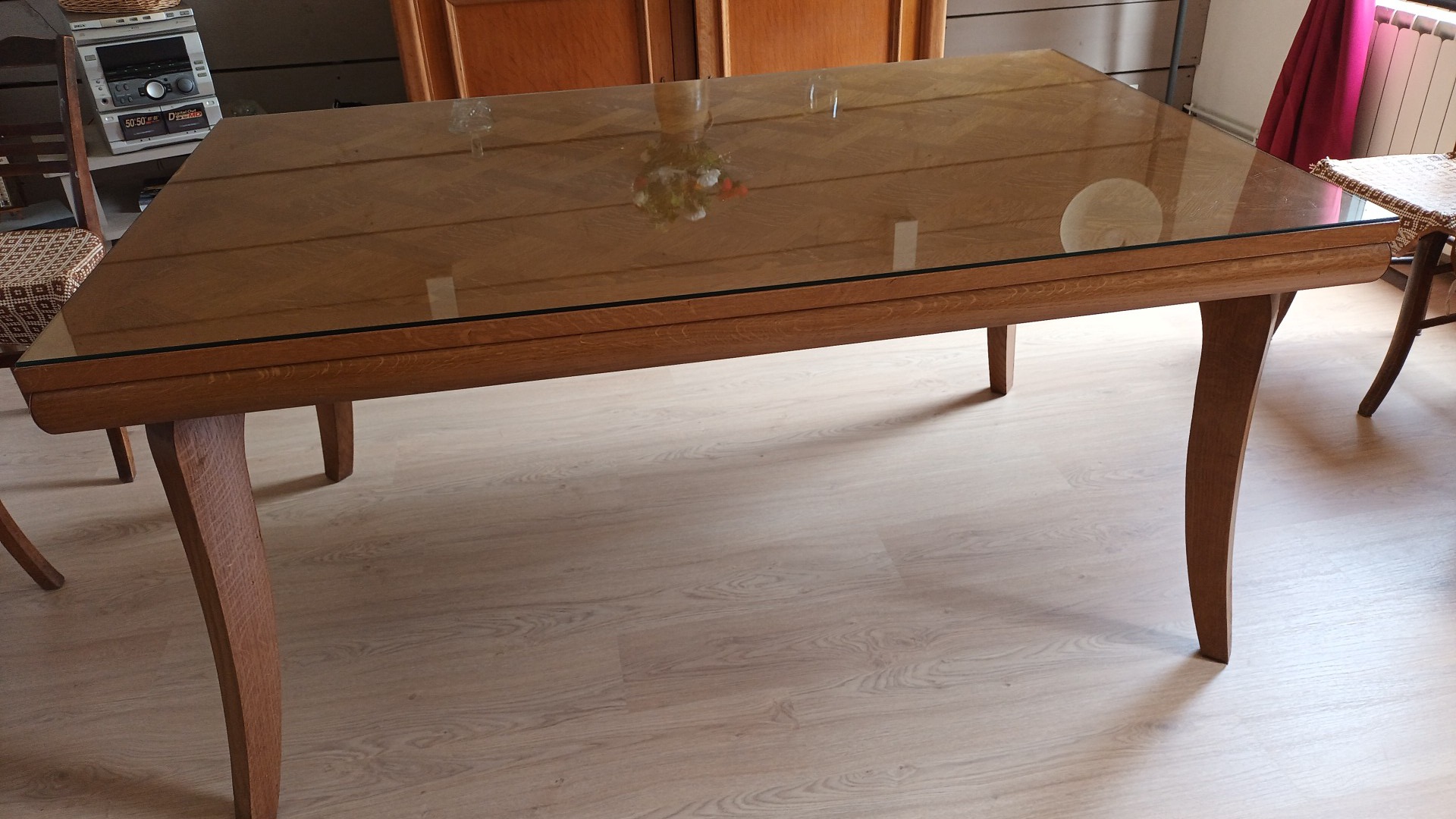 Table de salle � manger en cha�ne 
Et 4 chaises 150 Ch�niers (23)