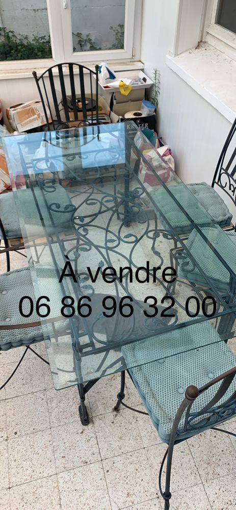 Table de salle �  manger avec six chaises 0 Thiennes (59)