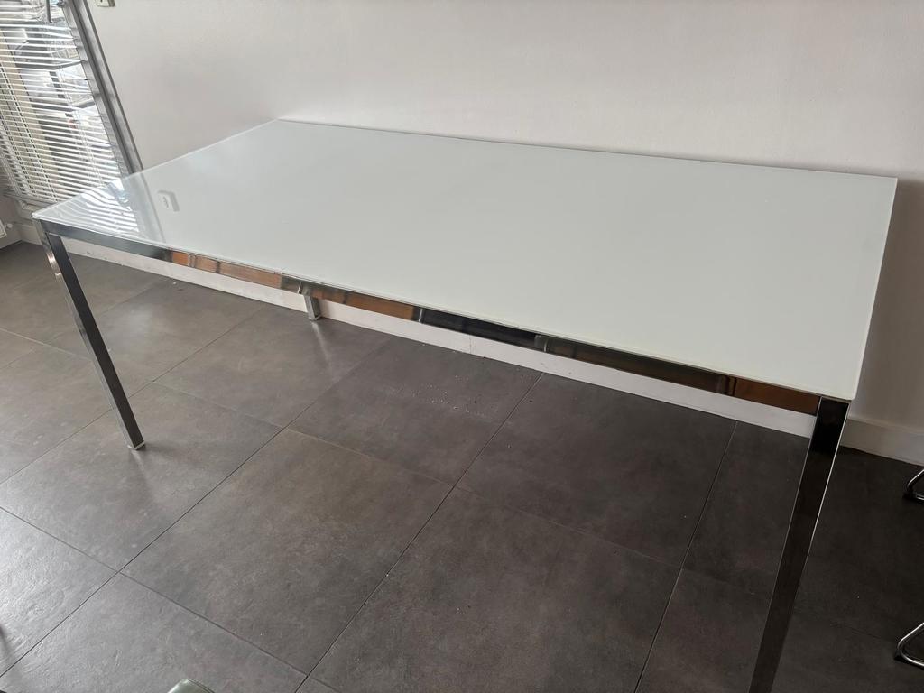 Table de salle � manger blanche en verre et en m�tal 45 Sainte-Foy-l�s-Lyon (69)