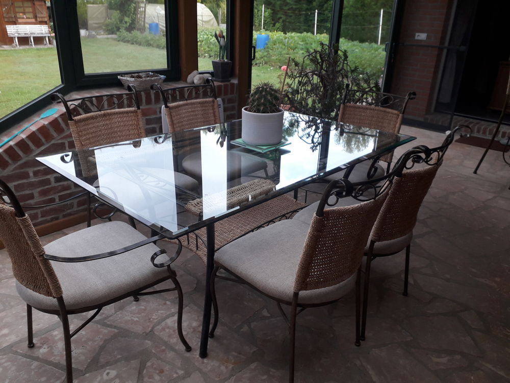 Table salle � manger plateau verre fum� 4 chaises 2 fauteuil 500 Sercus (59)