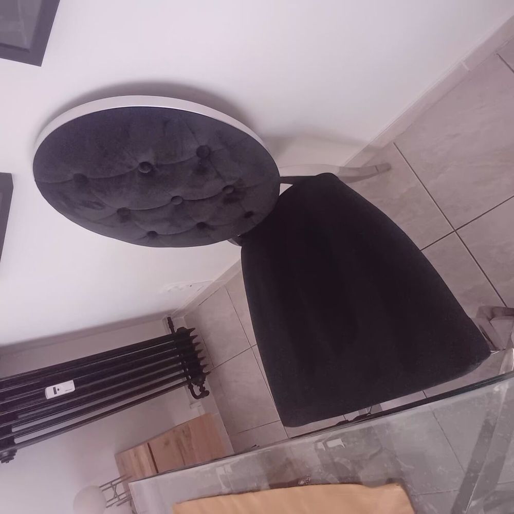 Table salle a manger ET Chaises 550 Toulon (83)