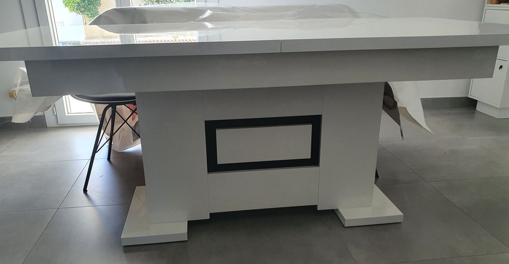 table de salle � manger 195 Agde (34)