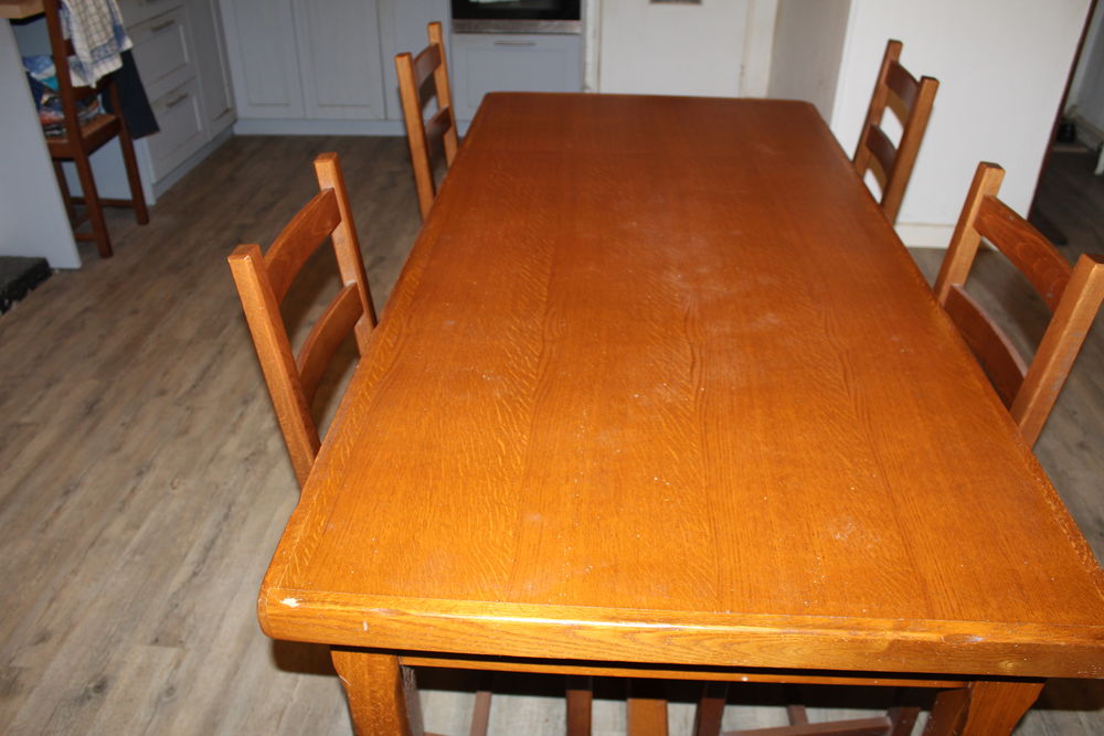 TABLE DE SALLE A MANGER 180 Combourg (35)