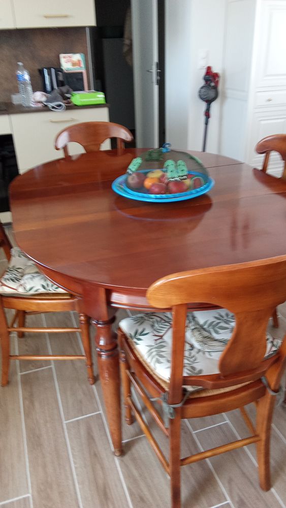 Table salle � manger et chaises 150 Saint-Palais-sur-Mer (17)