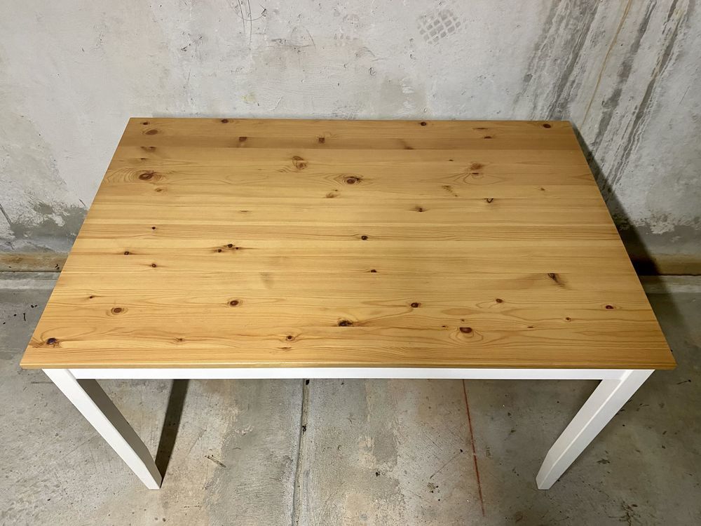 Table salle �  manger et ses trois chaises. 85 Saint-Laurent-du-Var (06)