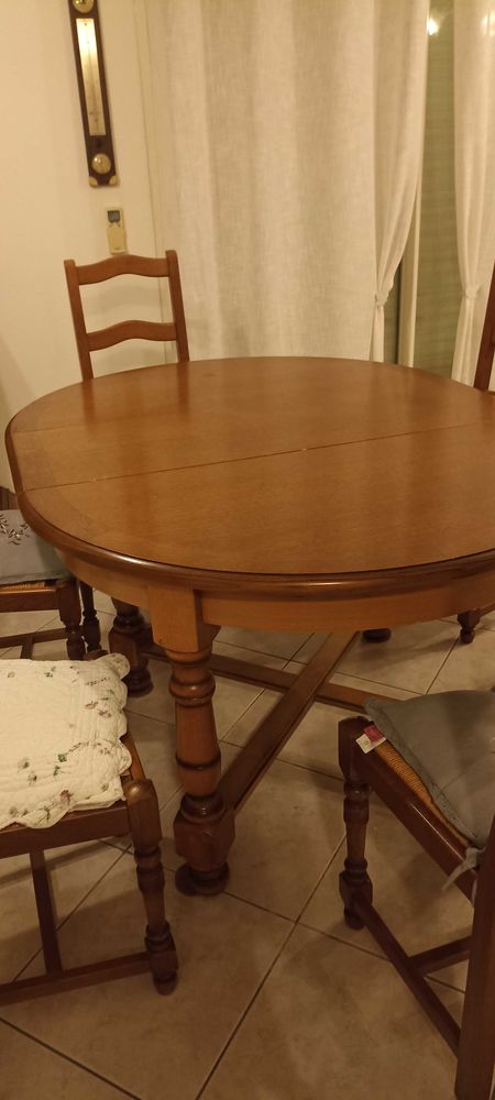 Table de salle �   manger et ses 6 chaises 200 La Peyrade (34)