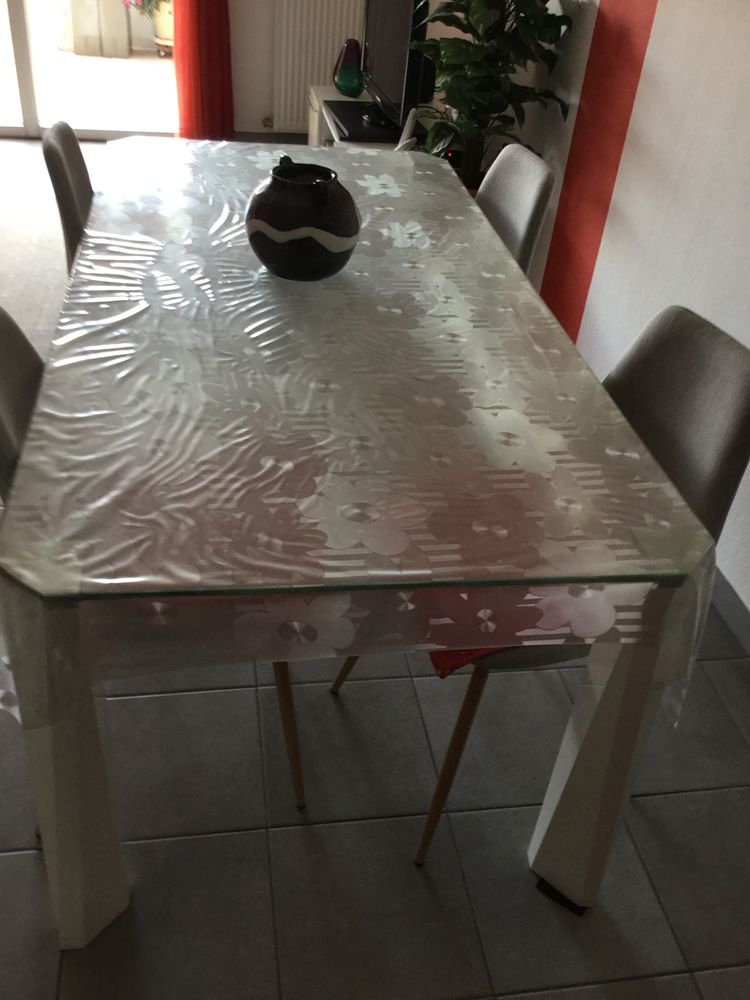 TABLE SALLE DE SEJOUR 50 Draguignan (83)