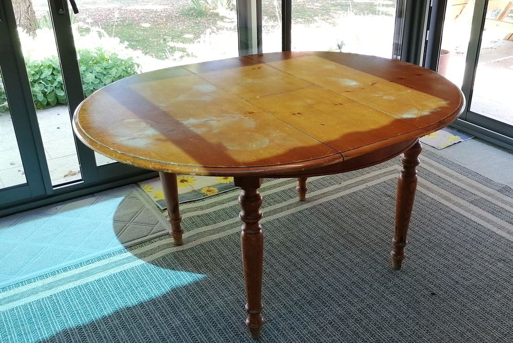 Table salle 50 Saint-Laurent-les-�glises (87)