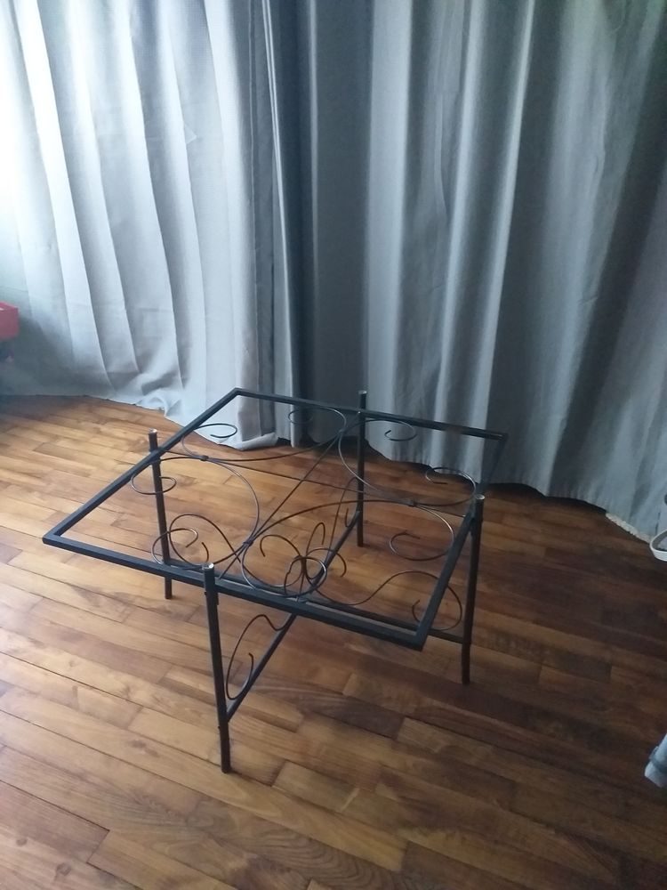 Table salon avec le dessus verre 30 Riantec (56)