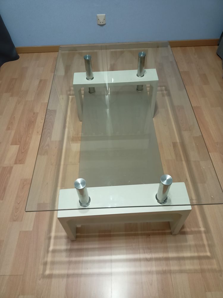 Table de salon blanche avec plateau en verre 20 Anquetierville (76)